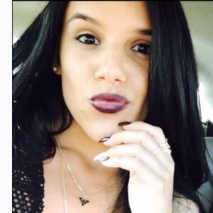 Meet your Posher, Yanet